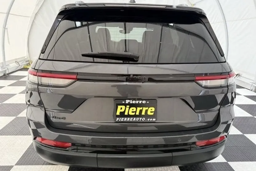 2023 Jeep Grand Cherokee Altitude photo 1