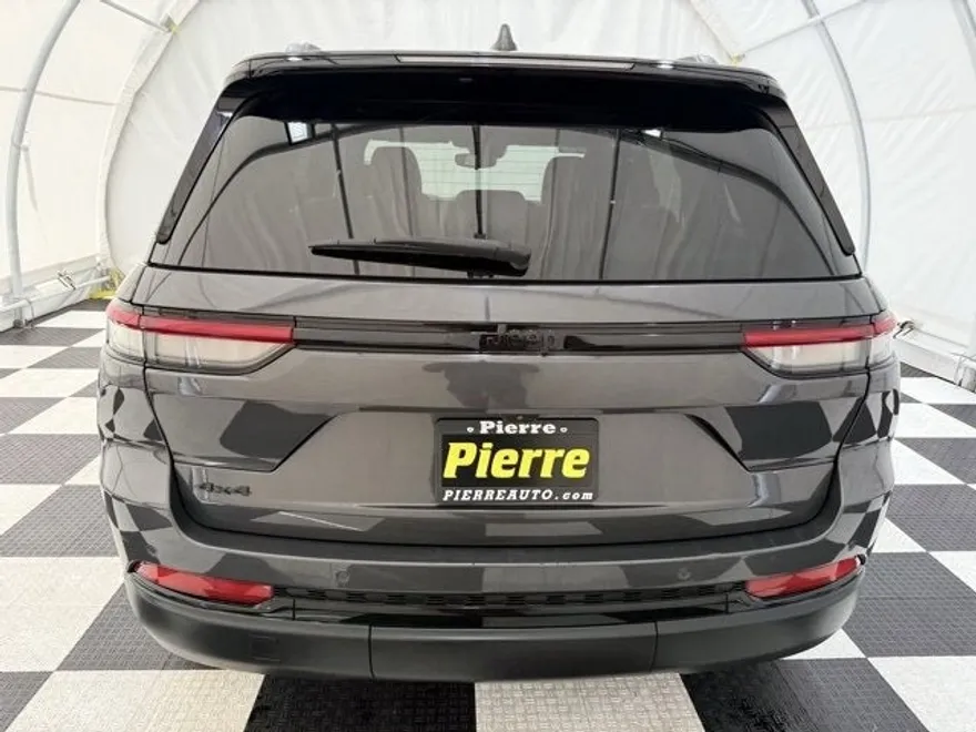 2023 Jeep Grand Cherokee Altitude photo 1