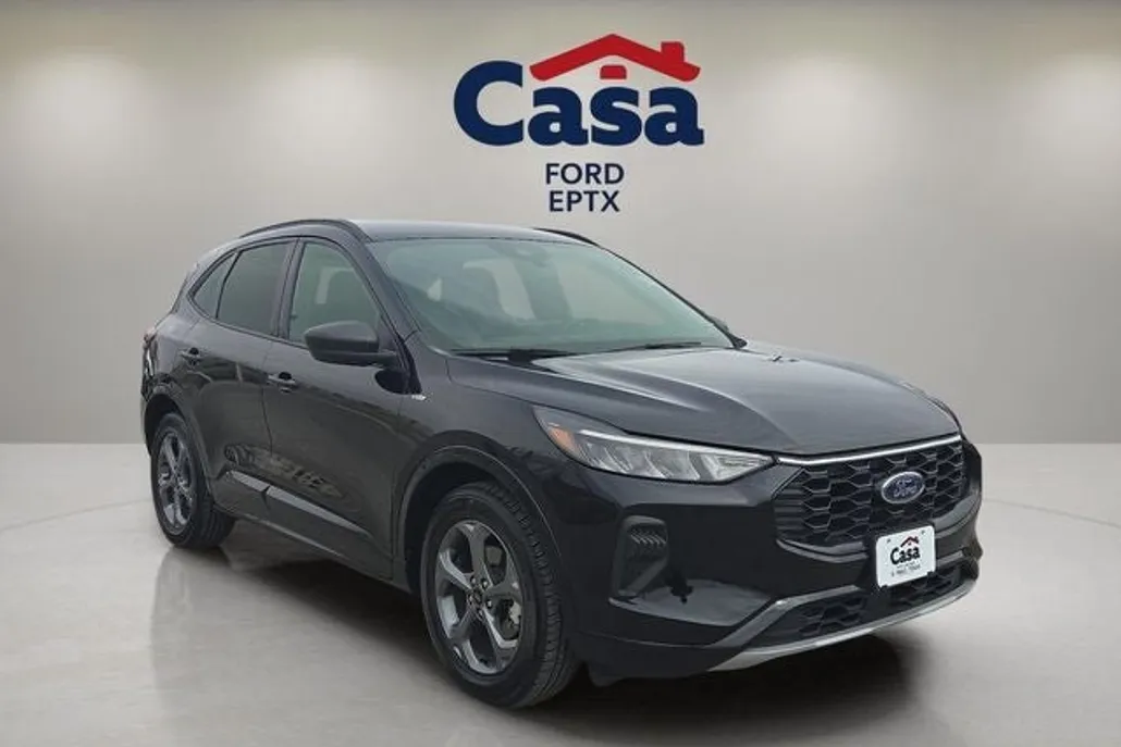 2023 Ford Escape ST-Line photo 1
