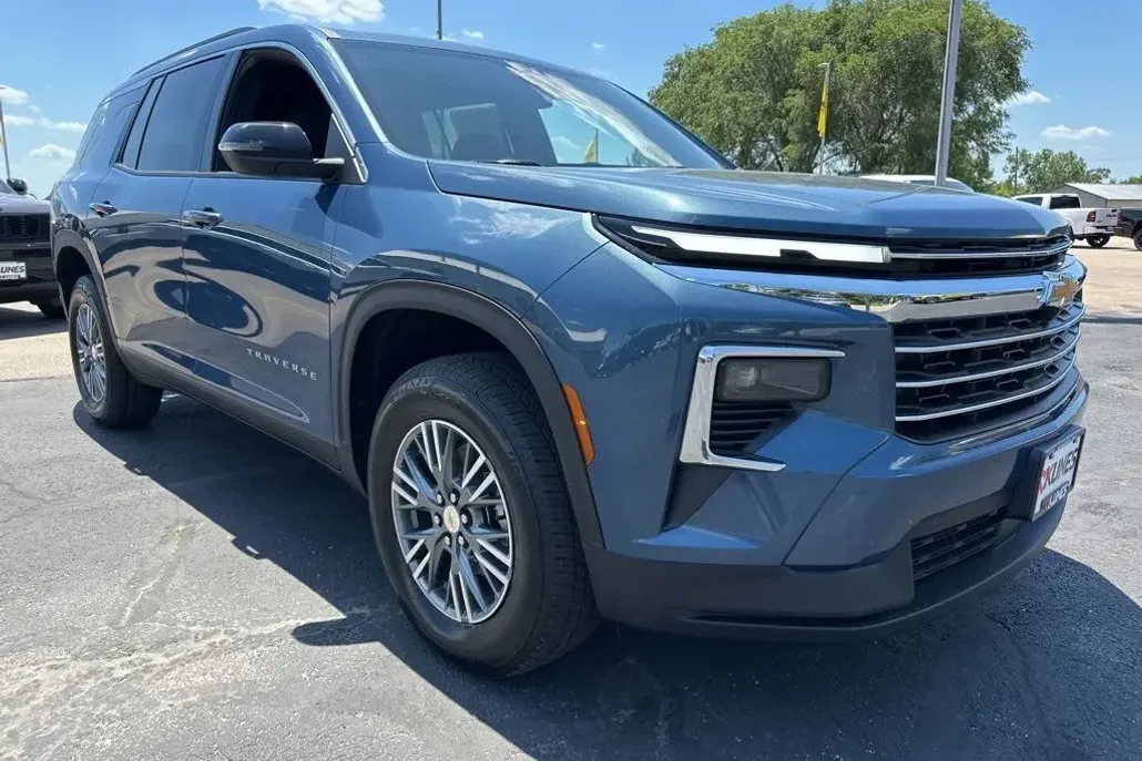 2025 Chevrolet Traverse 1LT photo 1