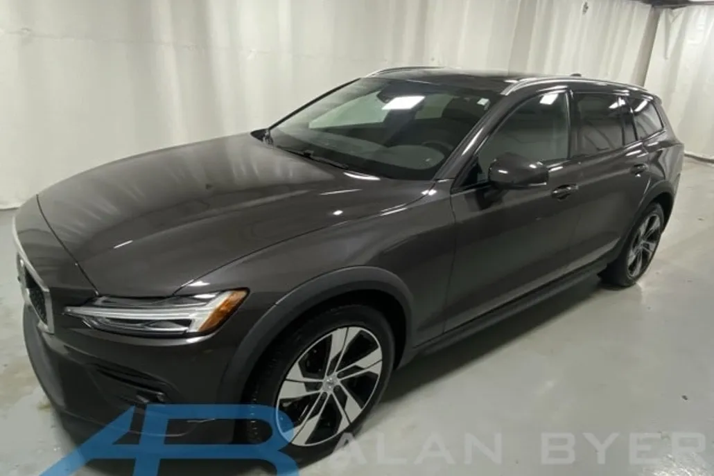 2024 Volvo V60 Cross Country B5 Plus photo 1