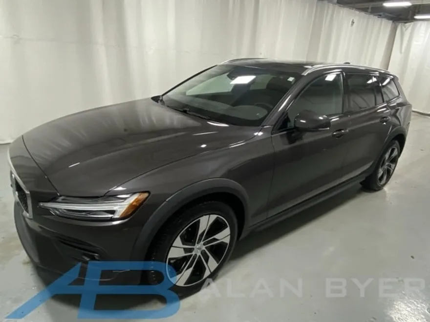 2024 Volvo V60 Cross Country B5 Plus photo 1