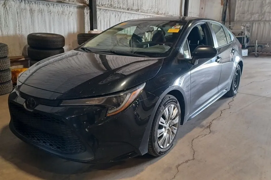 2020 Toyota Corolla LE photo 1