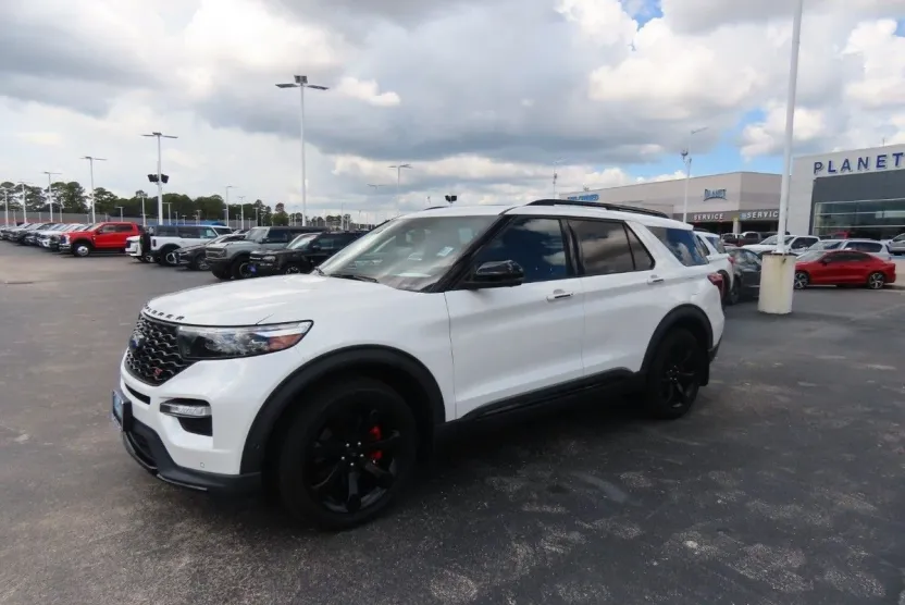 2020 Ford Explorer ST photo 1