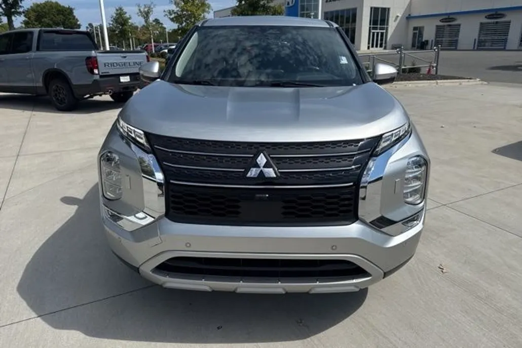 2022 Mitsubishi Outlander SE photo 1