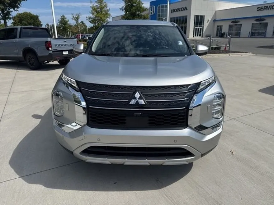2022 Mitsubishi Outlander SE photo 1