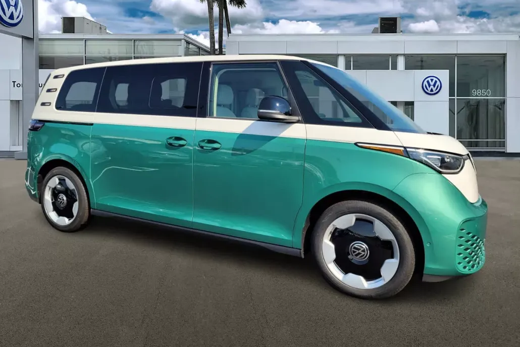 2025 Volkswagen ID. Buzz Pro Plus photo 1