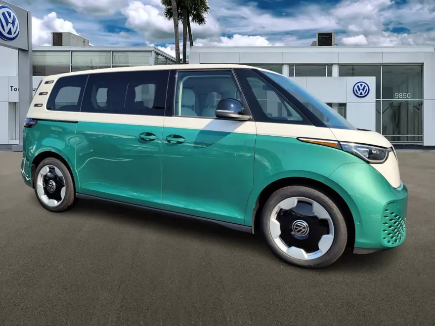 2025 Volkswagen ID. Buzz Pro Plus photo 1