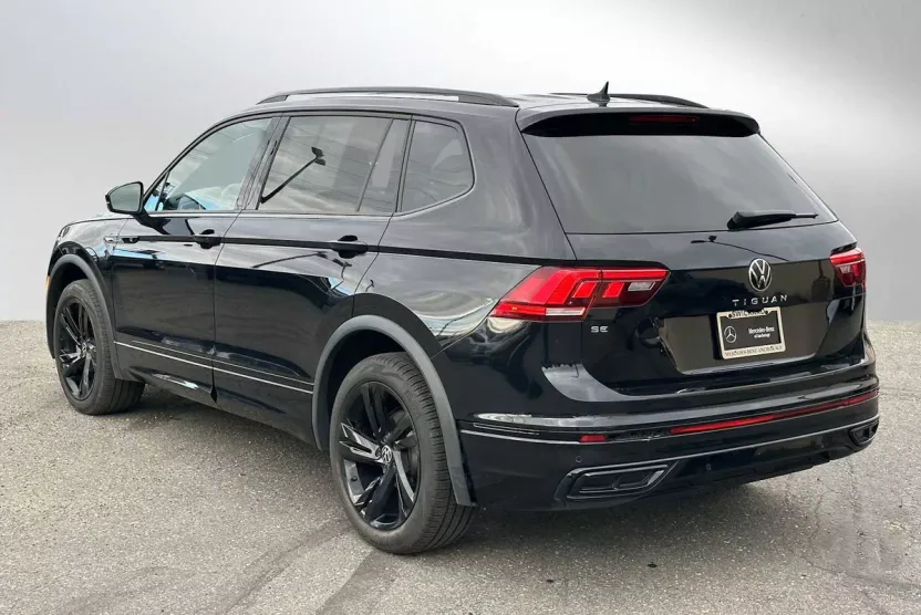 2023 Volkswagen Tiguan SE R-Line Black photo 1