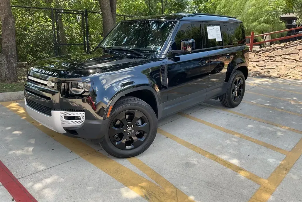 2022 Land Rover Defender 110 S photo 1