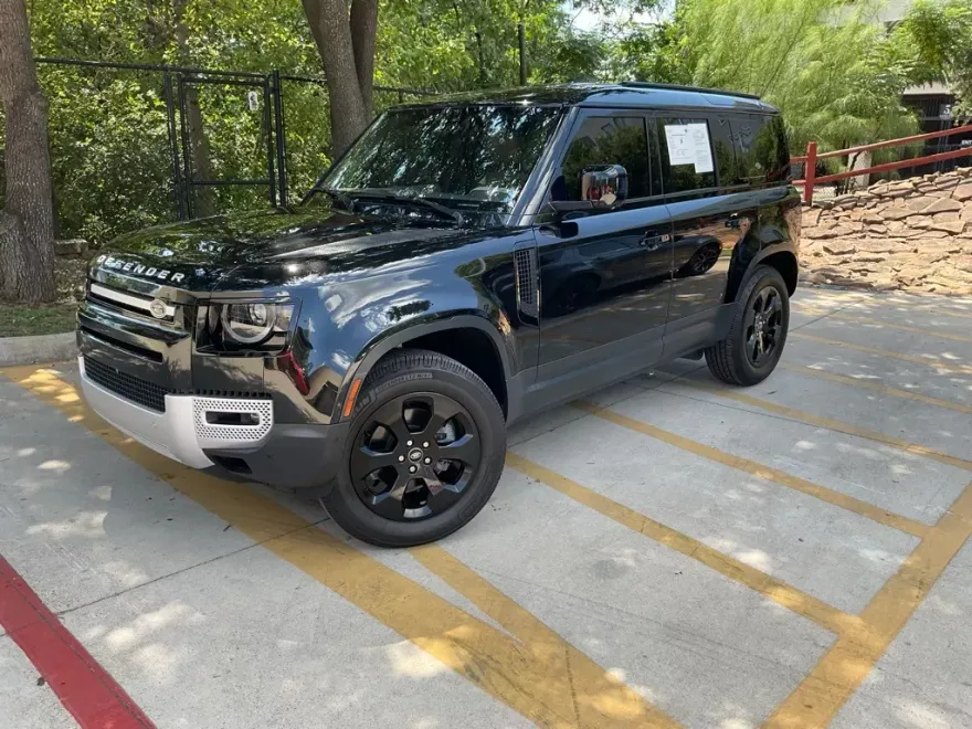 2022 Land Rover Defender 110 S photo 1
