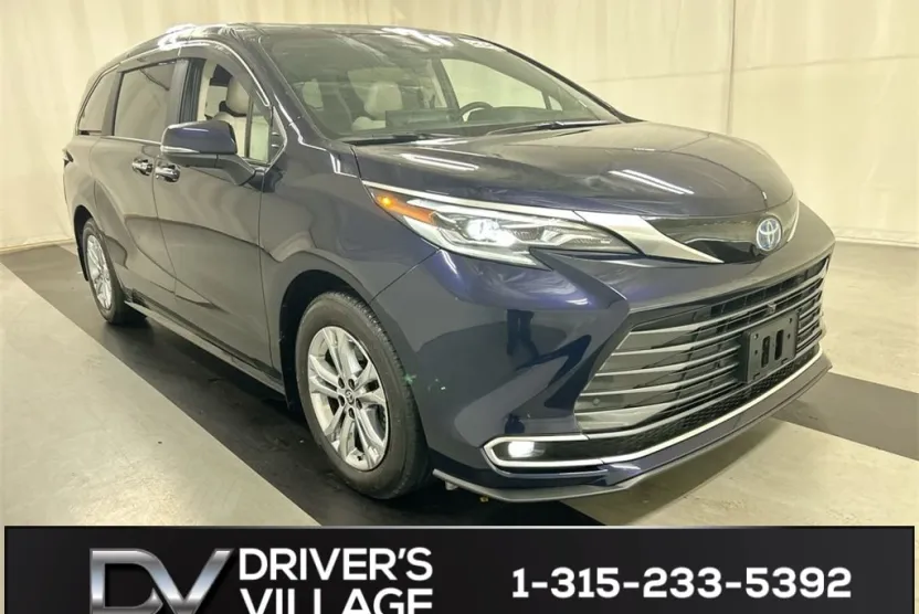 2025 Toyota Sienna Platinum photo 1