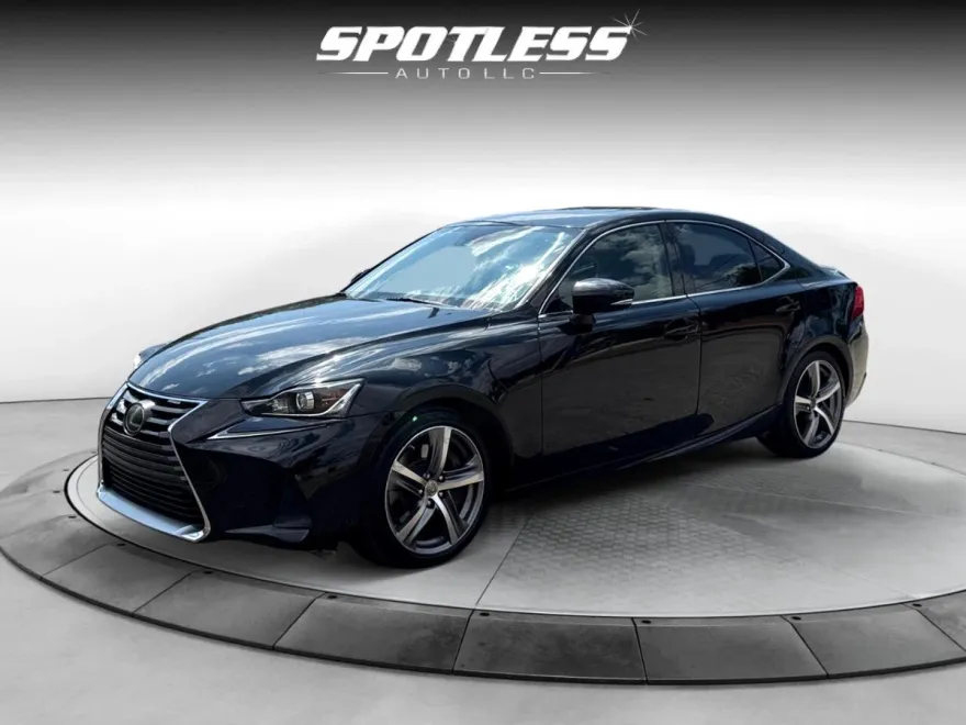 2017 Lexus IS 200t photo 1