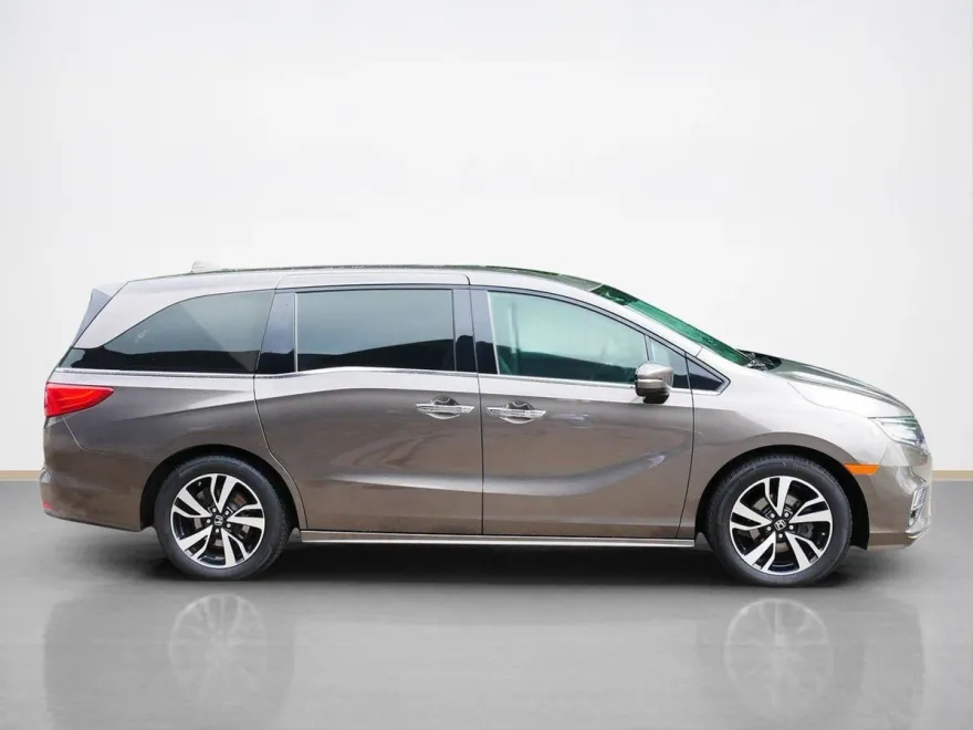 2020 Honda Odyssey Elite photo 1