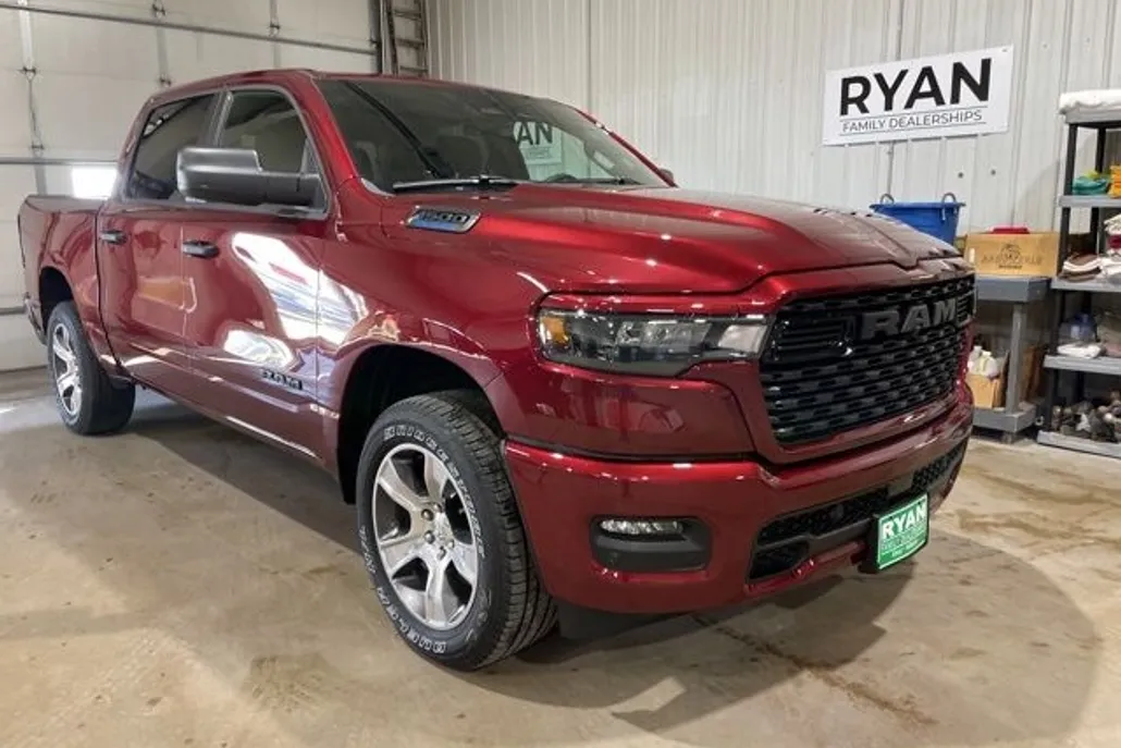 2025 Ram 1500 Tradesman photo 1