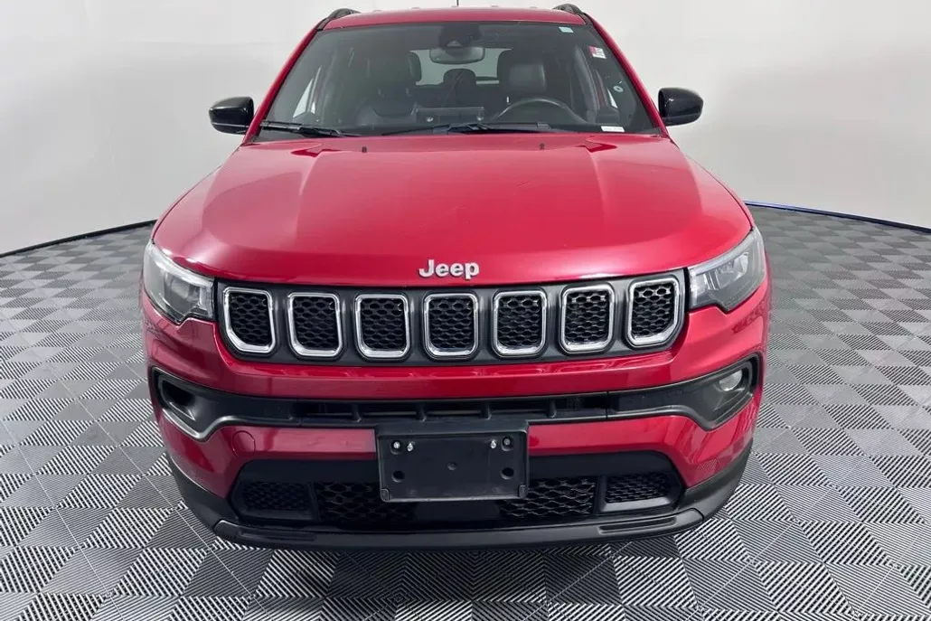 2023 Jeep Compass Latitude Lux photo 1