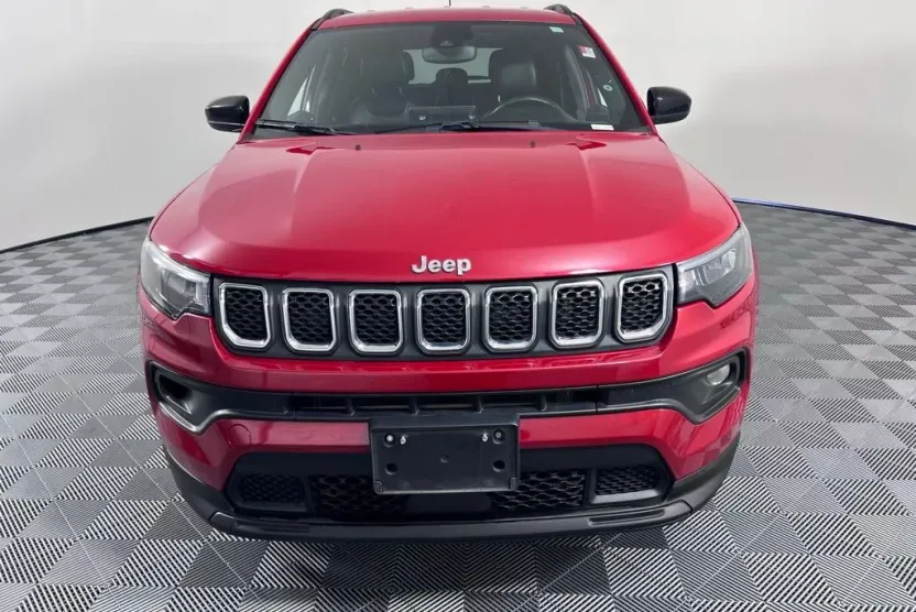 2023 Jeep Compass Latitude Lux photo 1