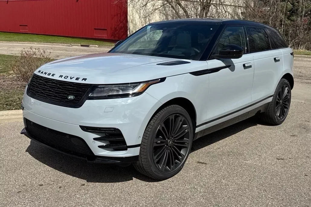 2026 Land Rover Range Rover Velar SE photo 1