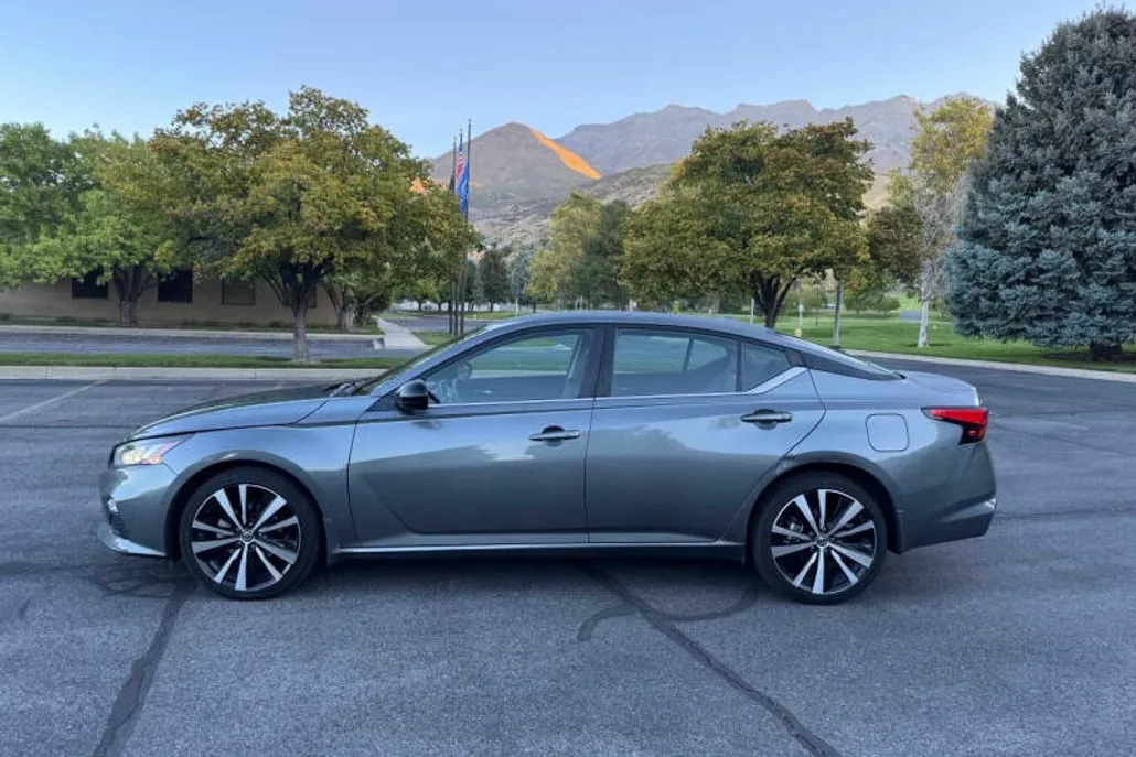 2022 Nissan Altima 2.5 SR photo 1