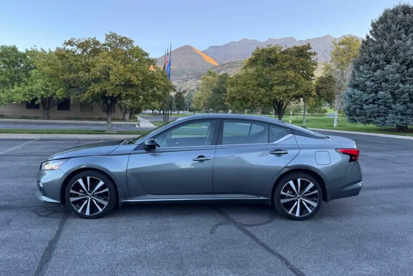 2022 Nissan Altima 2.5 SR photo 1