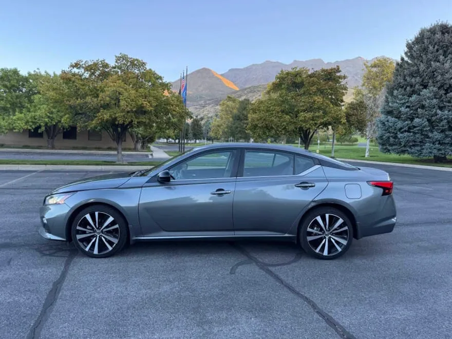 2022 Nissan Altima 2.5 SR photo 1