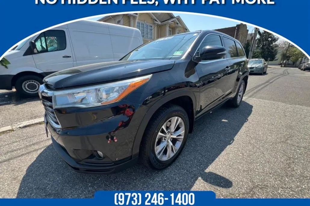 2015 Toyota Highlander LE photo 1