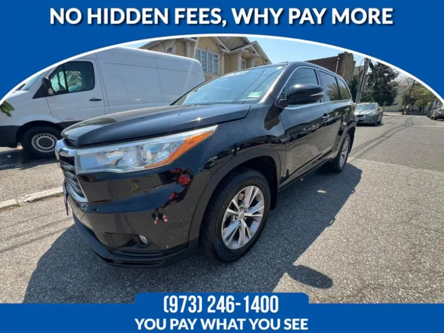 2015 Toyota Highlander LE photo 1