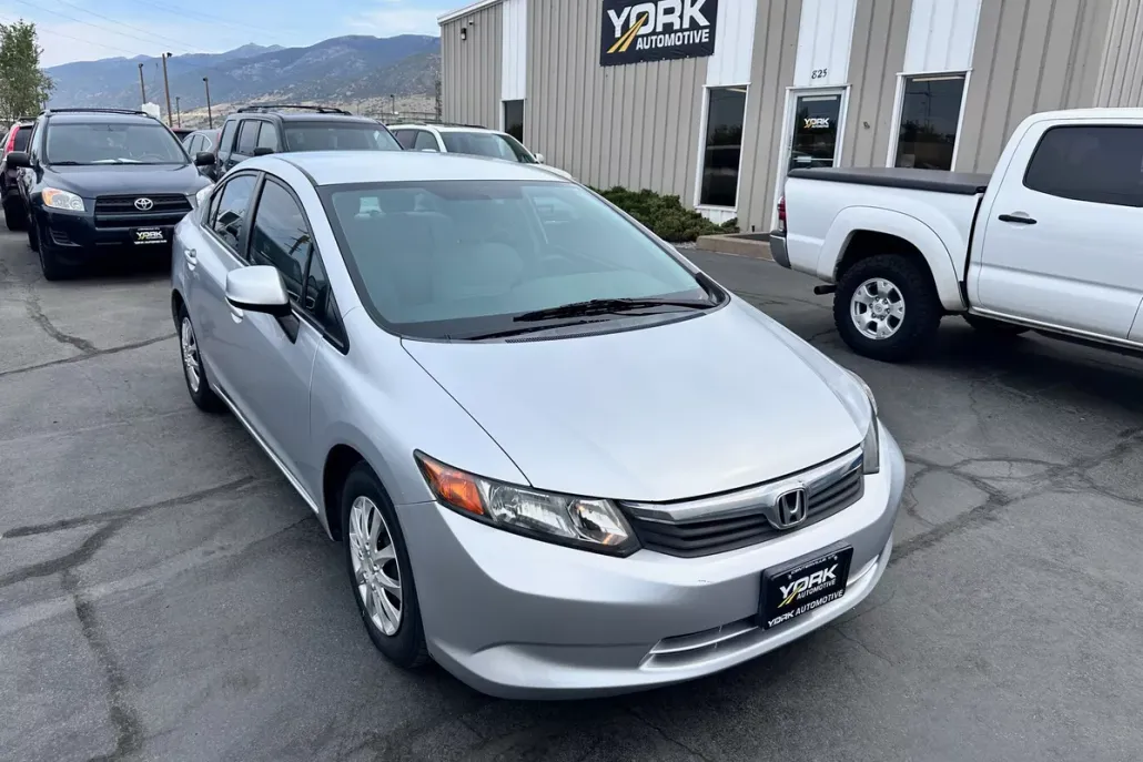 2010 Honda Civic LX photo 1