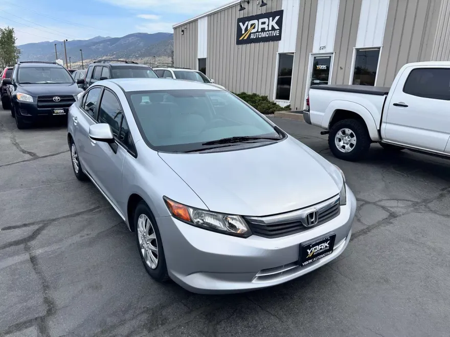 2010 Honda Civic LX photo 1