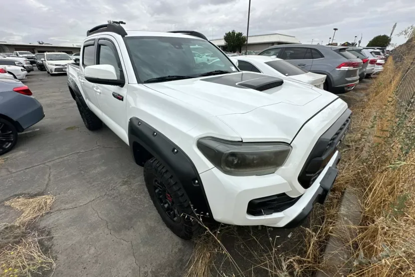 2019 Toyota Tacoma 4x4 SR photo 1