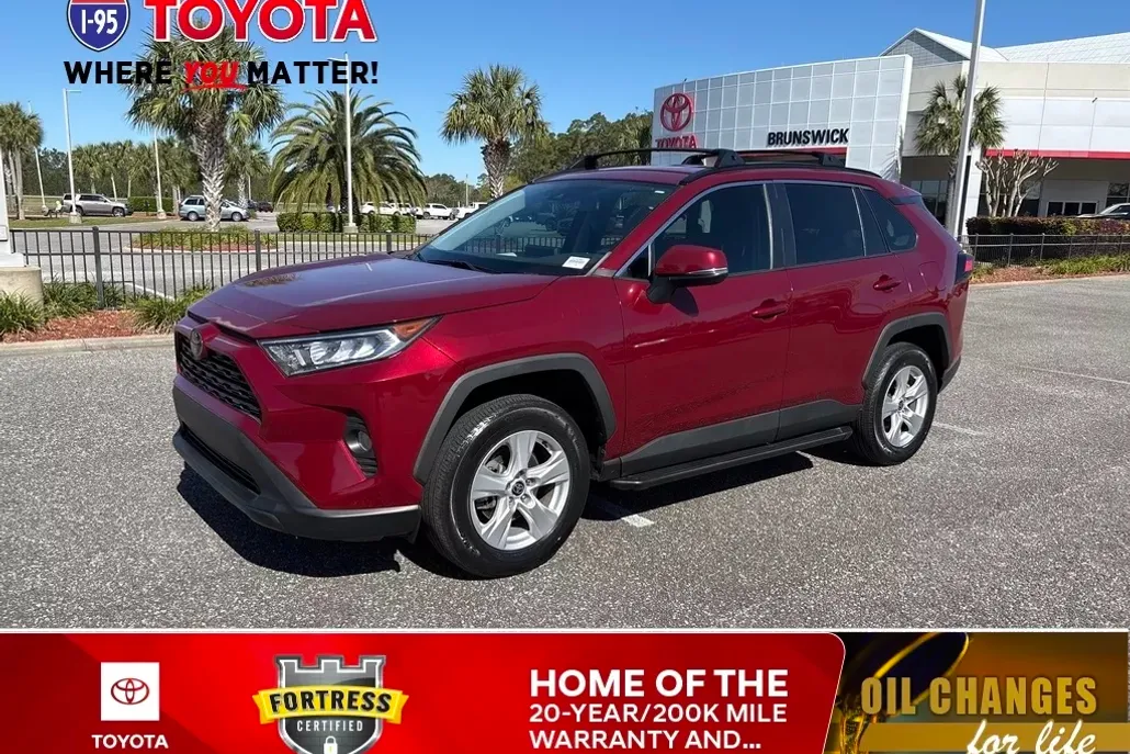 2021 Toyota RAV4 XLE photo 1