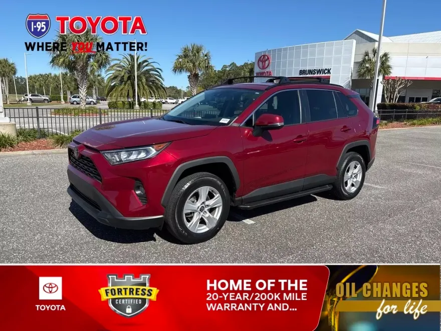 2021 Toyota RAV4 XLE photo 1