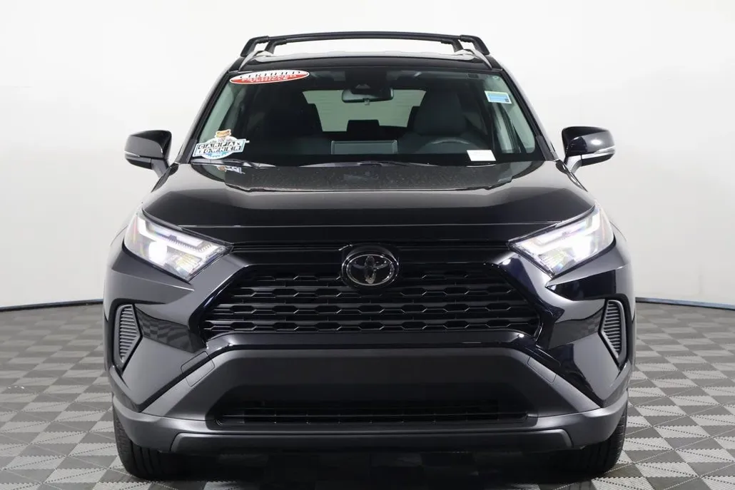 2025 Toyota RAV4 Hybrid LE photo 1