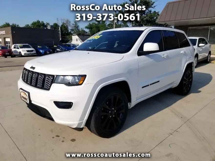 2017 Jeep Grand Cherokee Laredo photo 1
