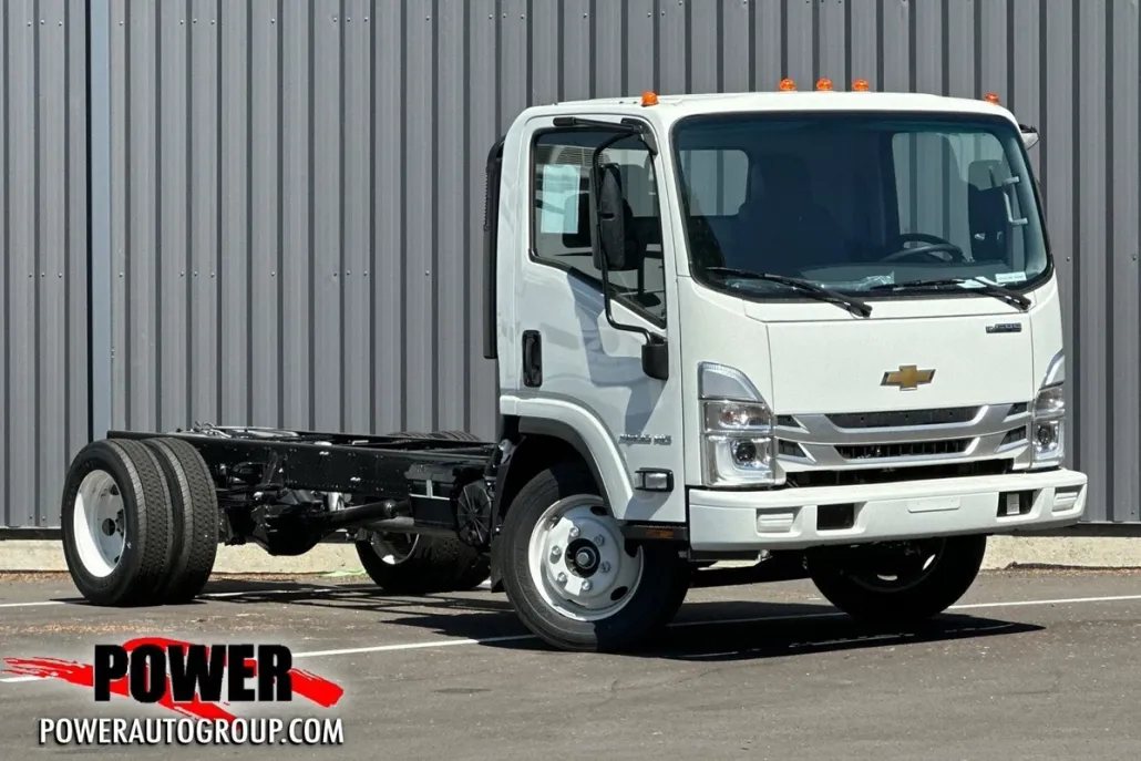 2025 Chevrolet Silverado 4500HD Base photo 1