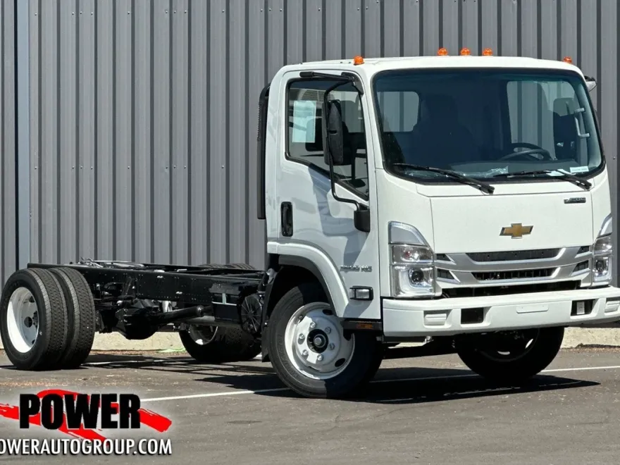 2025 Chevrolet Silverado 4500HD Base photo 1