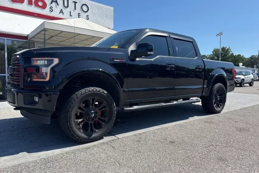 2017 Ford F-150 Lariat photo 1