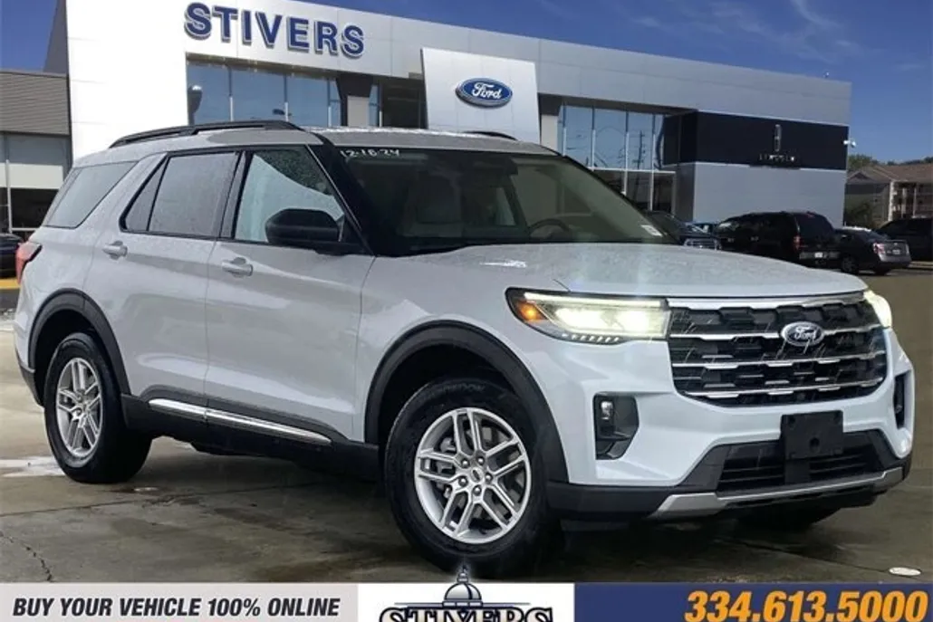 2025 Ford Explorer photo 1