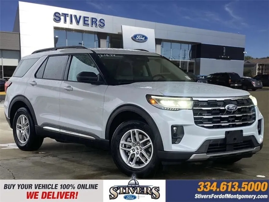 2025 Ford Explorer photo 1