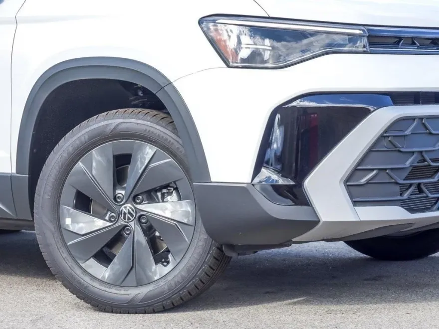 2025 Volkswagen Taos S photo 1