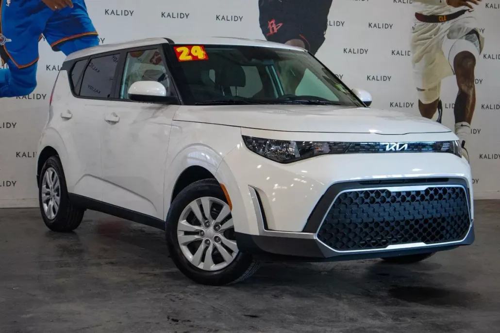 2024 Kia Soul LX photo 1