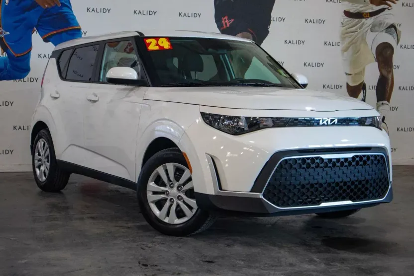 2024 Kia Soul LX photo 1