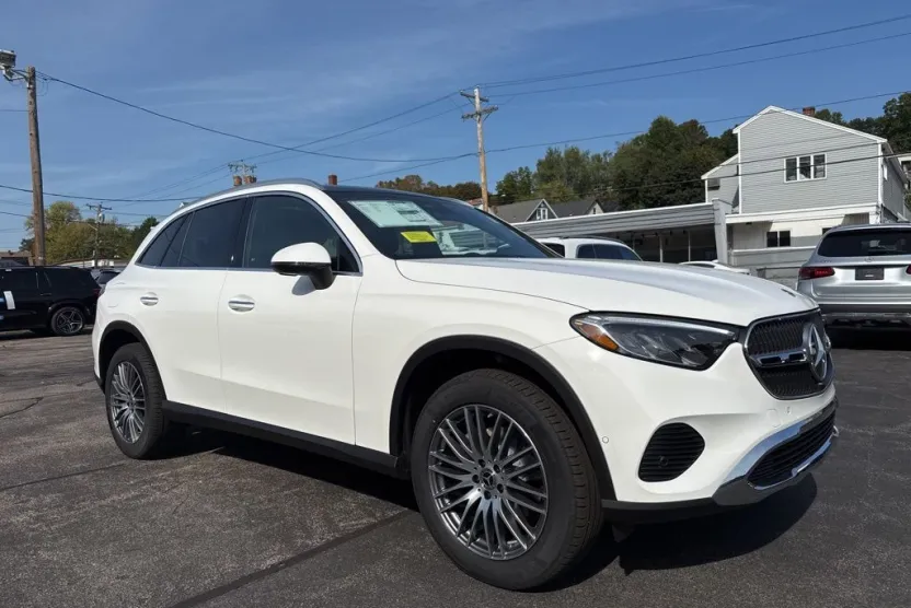 2026 Mercedes Benz GLC 300 4MATIC photo 1