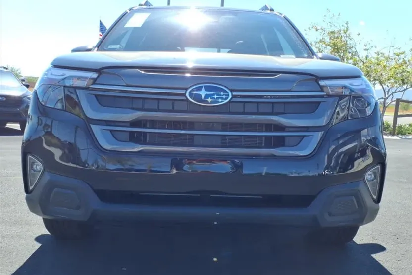 2025 Subaru Forester Premium photo 1
