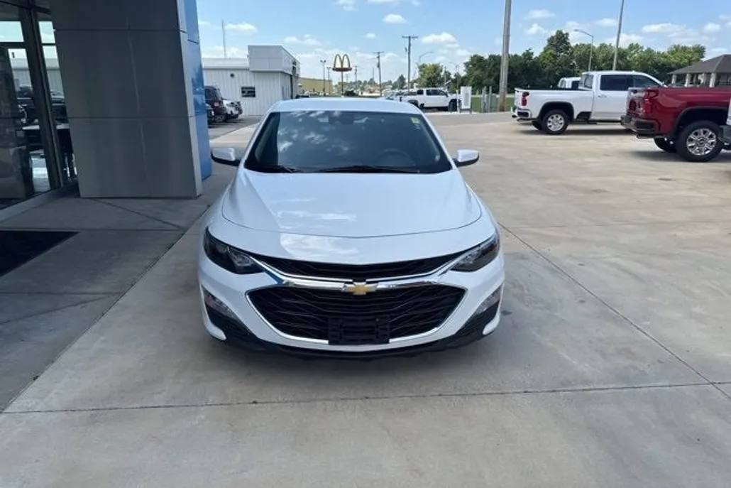 2024 Chevrolet Malibu 1LT photo 1