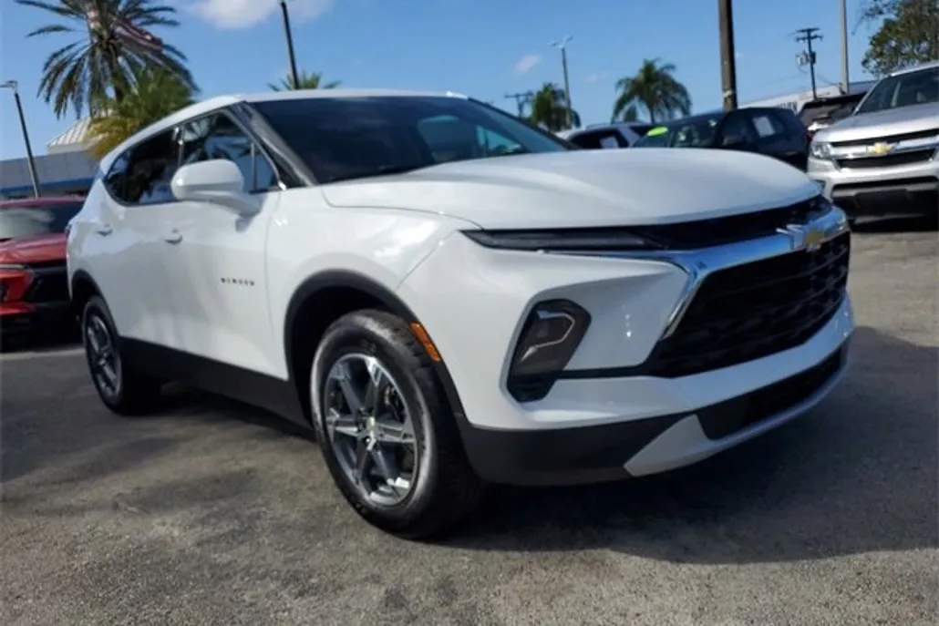 2025 Chevrolet Blazer 2LT photo 1