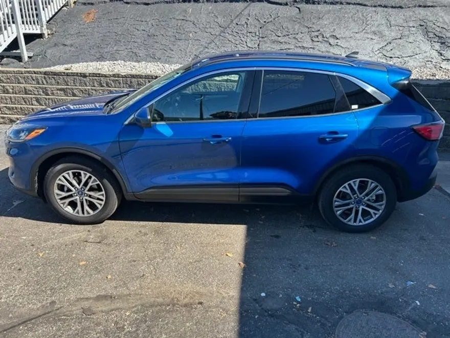 2022 Ford Escape SEL photo 1