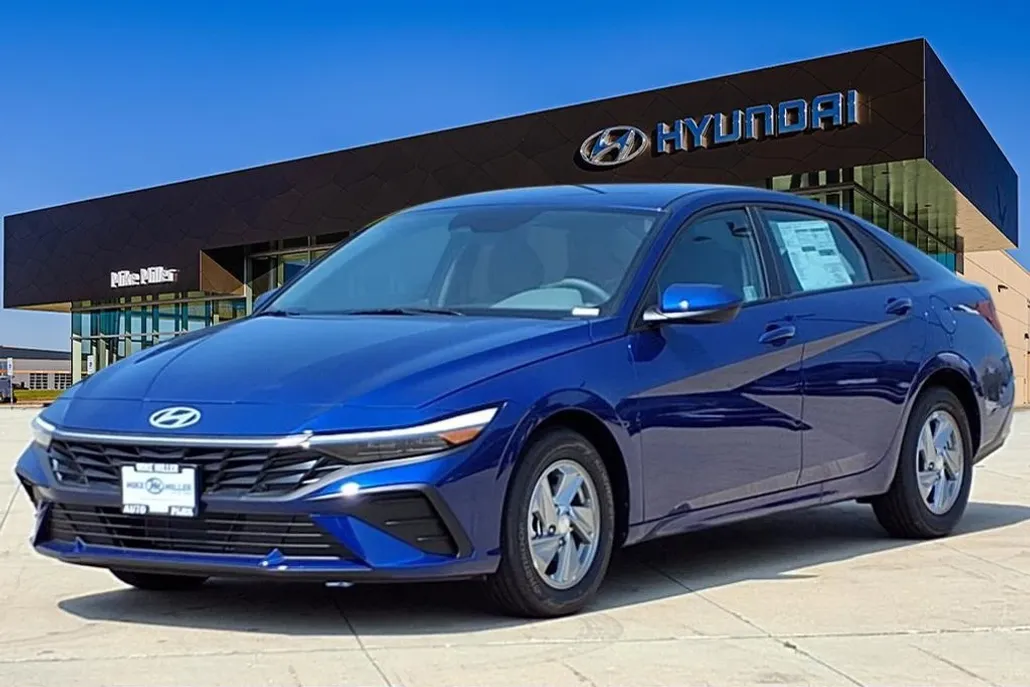 2025 Hyundai Elantra SE photo 1
