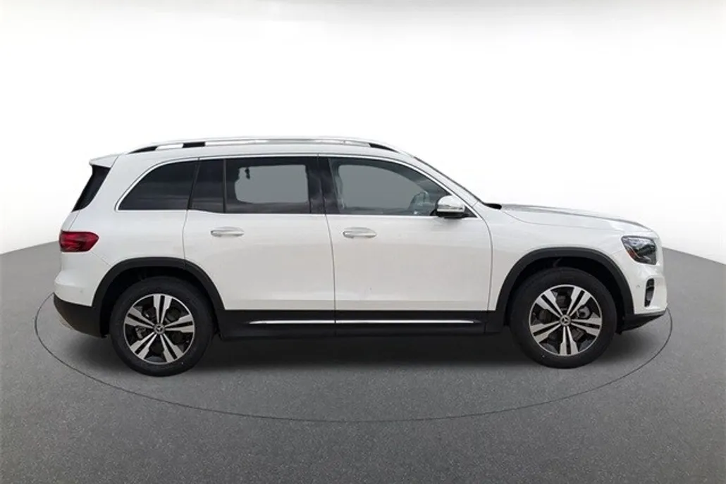2025 Mercedes Benz GLB 250 4MATIC photo 1