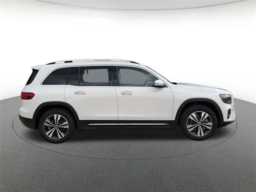 2025 Mercedes Benz GLB 250 4MATIC photo 1